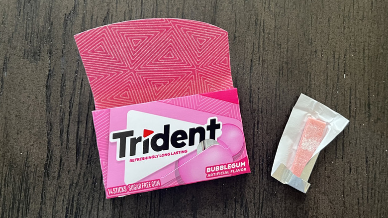 Trident bubblegum stick and pack.