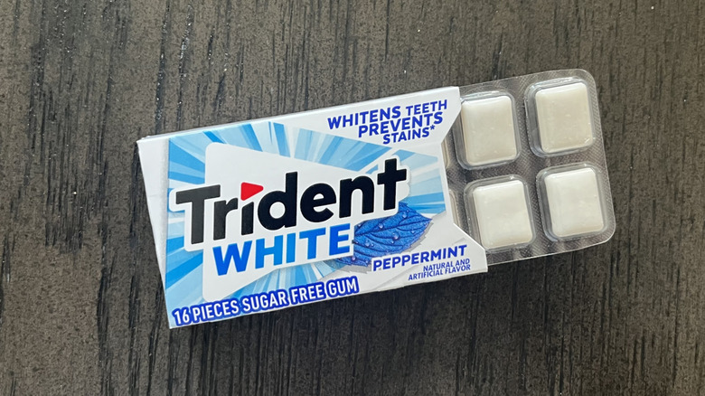 Trident White Peppermint gum in pack.
