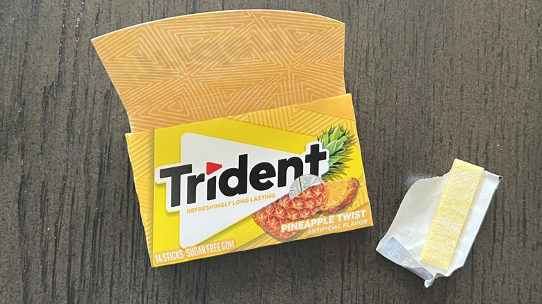 Trident Pineapple Twist gum stick and pack.