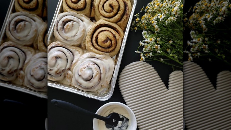 Cinnamon rolls with an oven mitt
