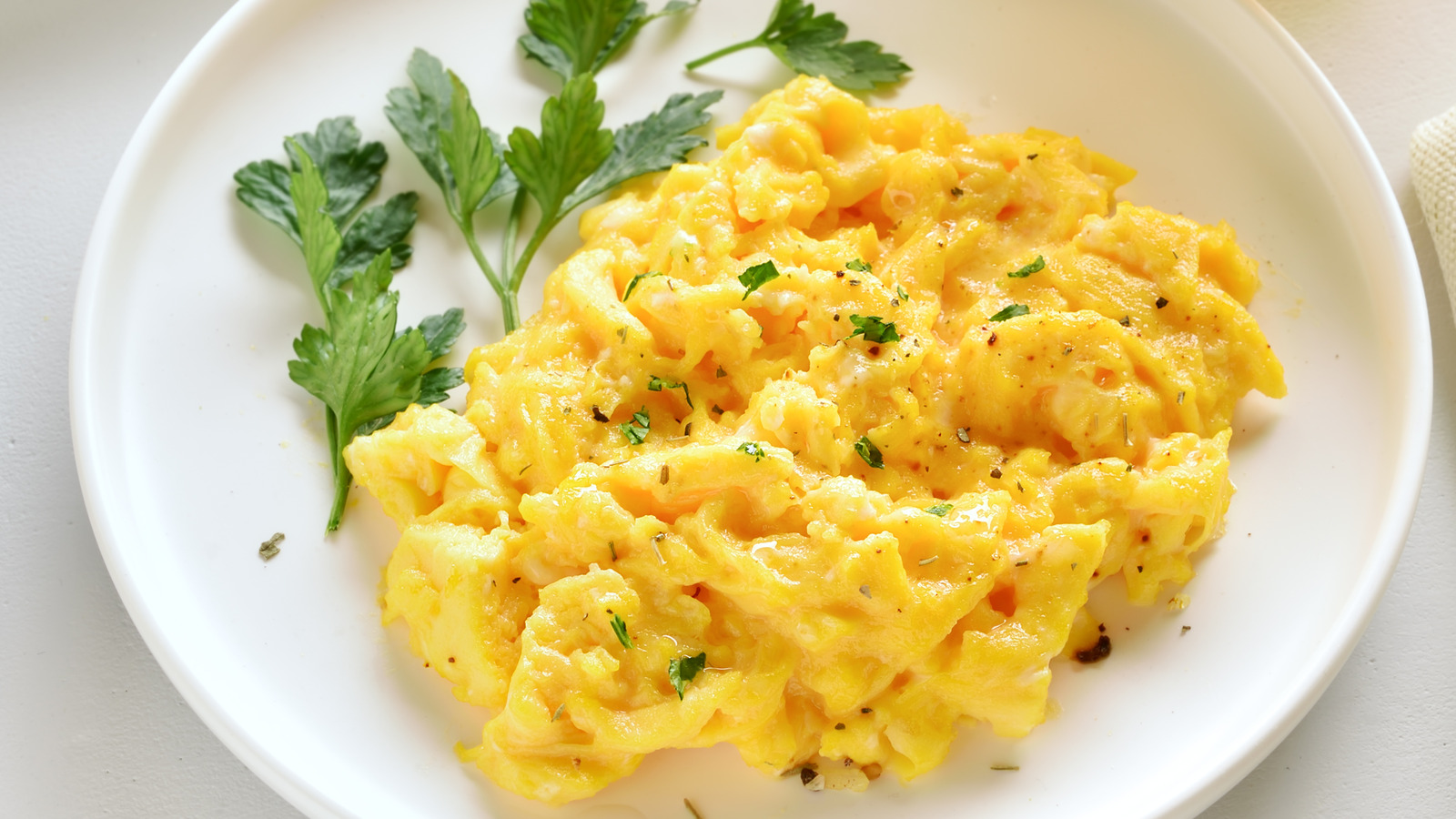 https://www.tastingtable.com/img/gallery/12-ways-to-make-your-scrambled-eggs-taste-better/l-intro-1680009482.jpg