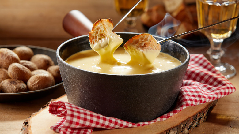 cheese fondue cast iron pot 