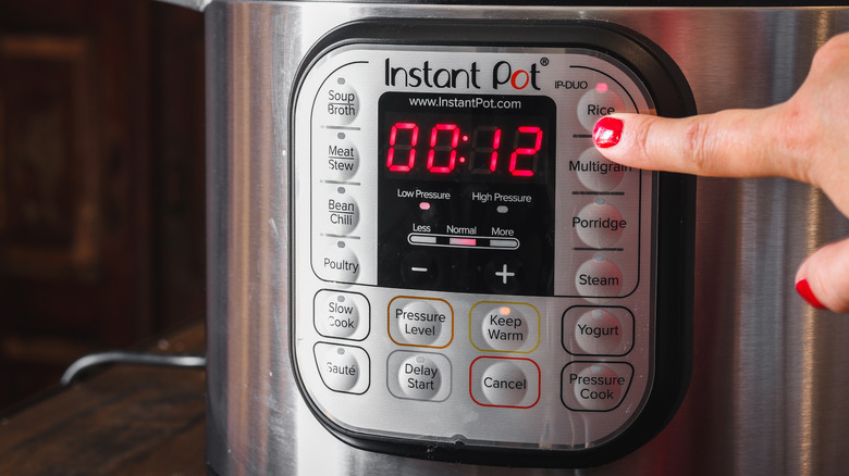 https://www.tastingtable.com/img/gallery/13-common-mistakes-everyone-makes-with-their-instant-pot/using-the-wrong-setting-1651007235.jpg