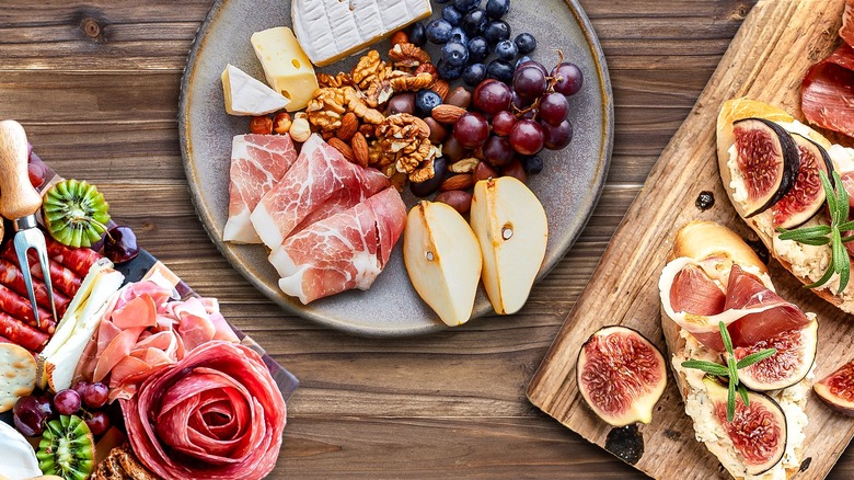 prosciutto with cheese and fruit