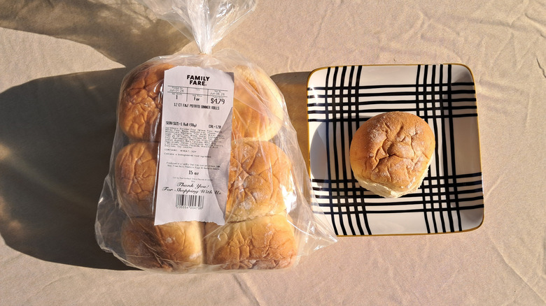 dinner rolls on plate