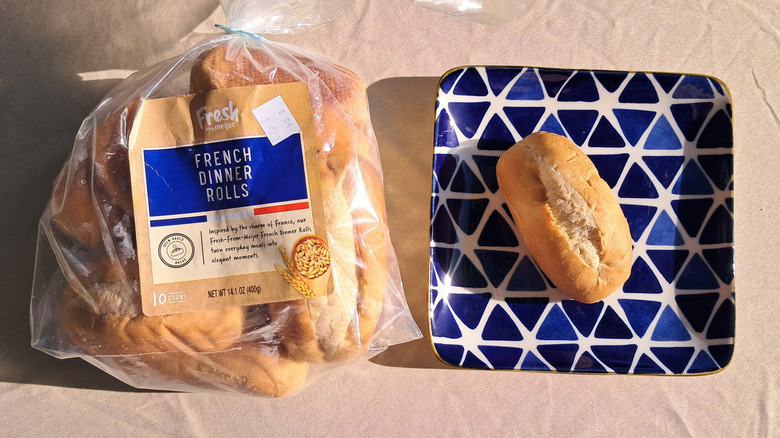 dinner roll on plate