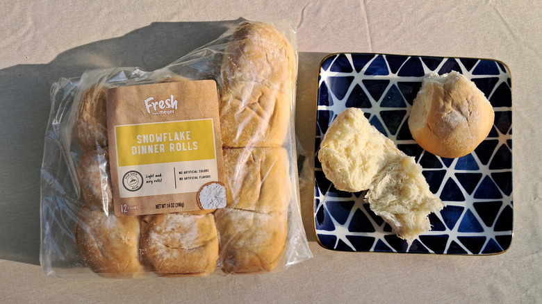 Dinner rolls on plate