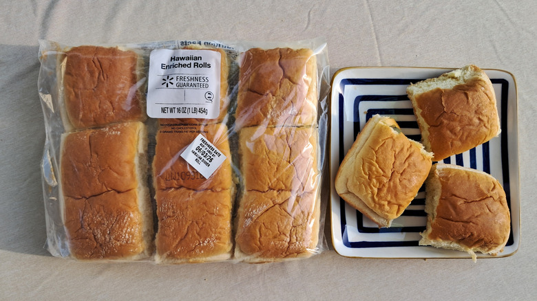 Dinner rolls on plate