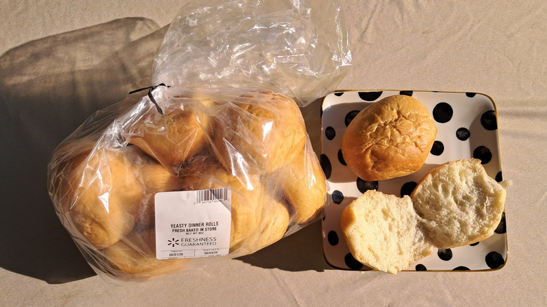 Dinner rolls on plate