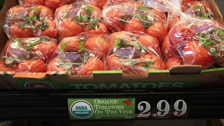 Packaged tomatoes at Aldi grocery store
