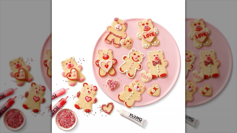 Decorated teddy bear cookies