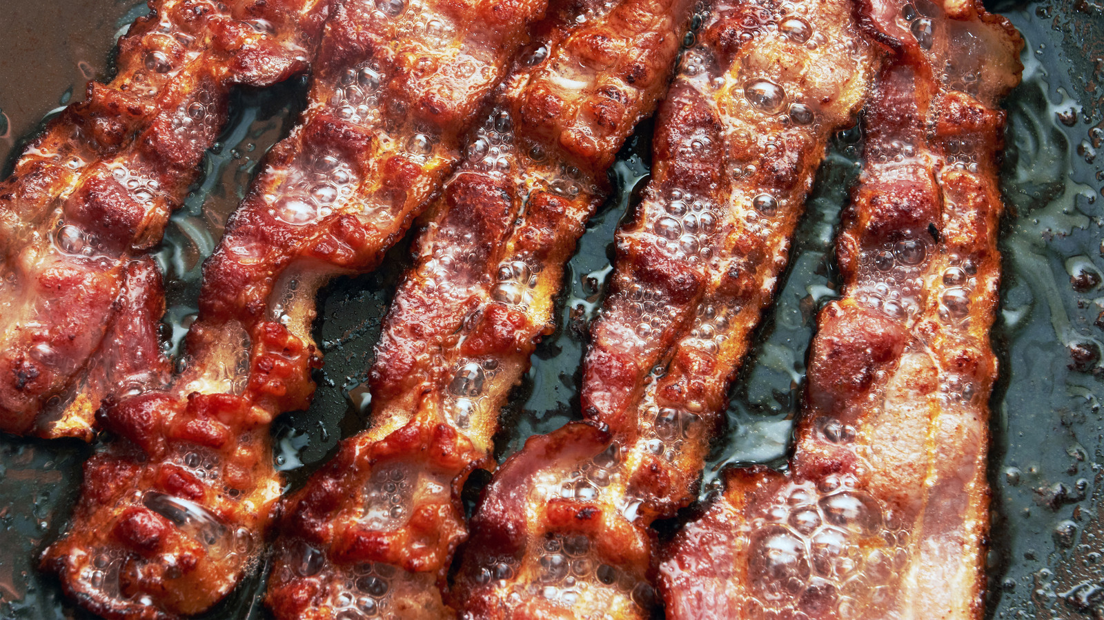 https://www.tastingtable.com/img/gallery/13-tips-you-need-to-cook-the-absolute-best-bacon/l-intro-1674669775.jpg