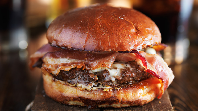 Cheeseburger with bacon