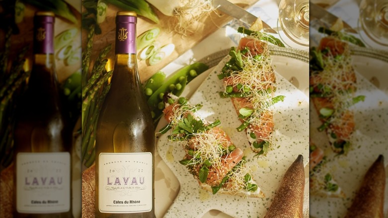 white wine with salmon dish