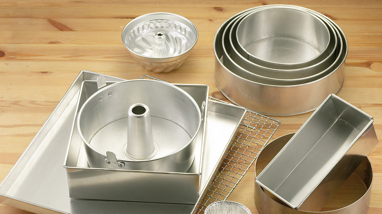 Assorted baking pans