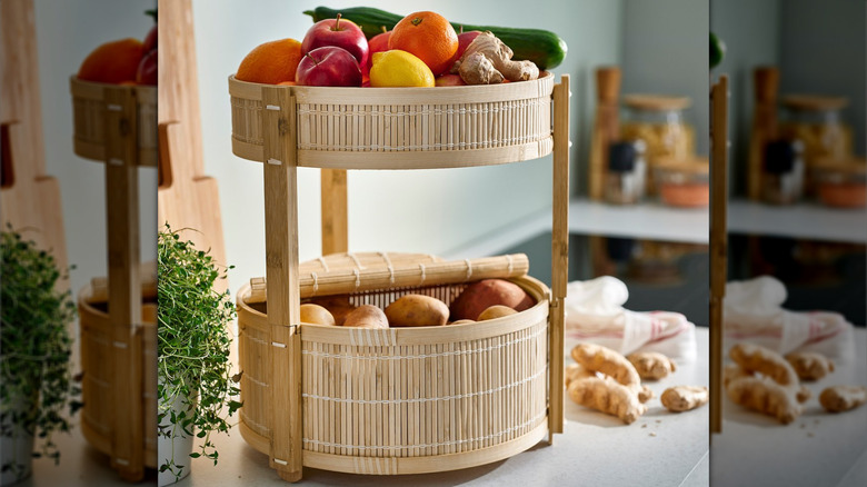 The Kanelmott fruit basket with fruit and vegetable inside on a table in a kitchen.