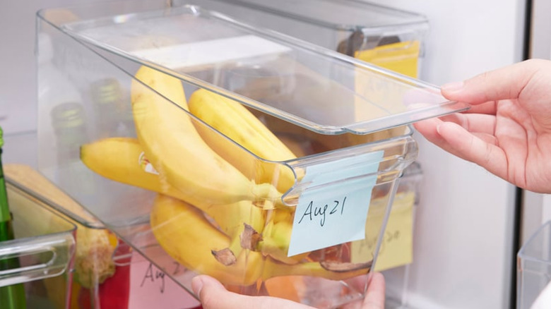 The Klippkatus fridge storage bin with bananas inside.