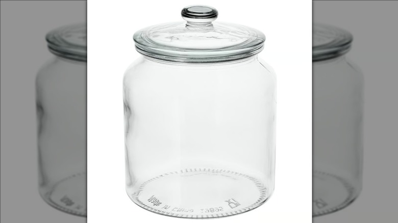 The Vardagen glass jar on white background.