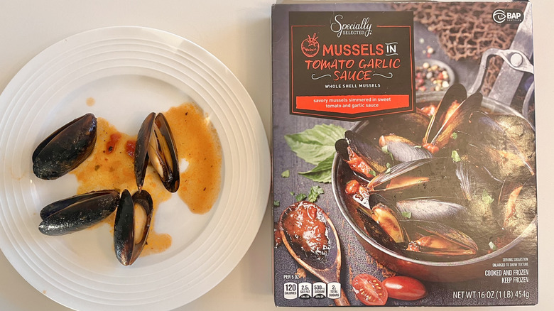 Several mussels in tomato garlic sauce