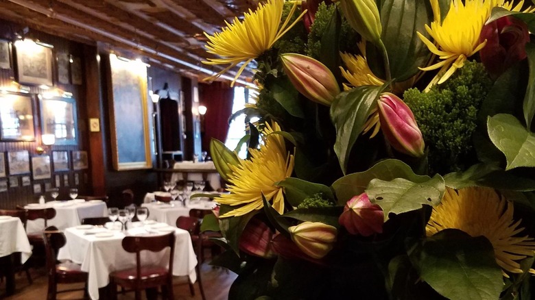 Keens steakhouse dining room in background with flowers