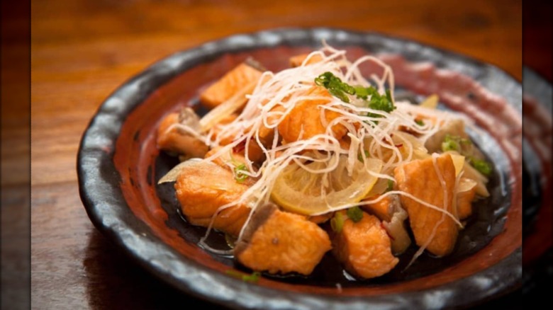 Sushi dish from Maneki