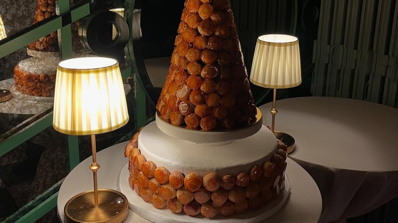 Croquembouche towers of caramel pastries with two small lamps