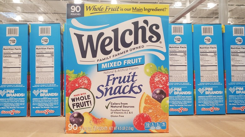 A box of Welch's mixed fruit fruit snacks
