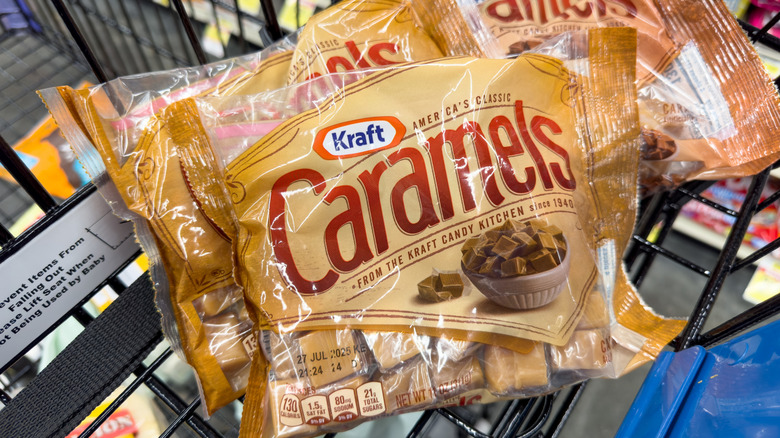 Packets of Kraft America's Classic Caramels in a shopping cart.