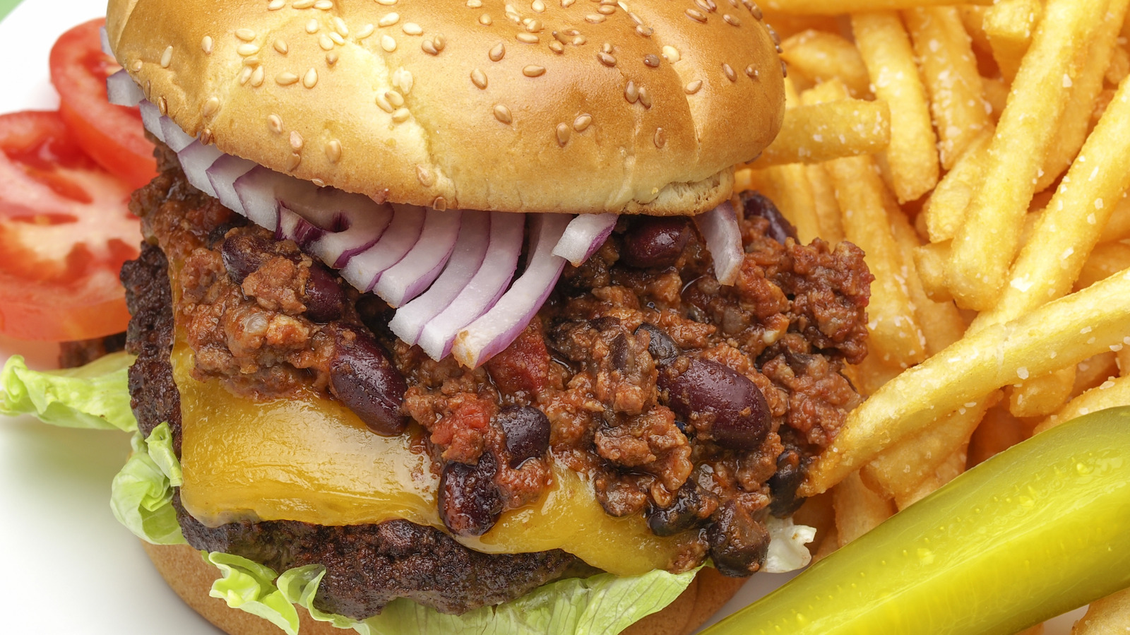 14 Chains Where You Can Make DIY Chili Cheeseburgers