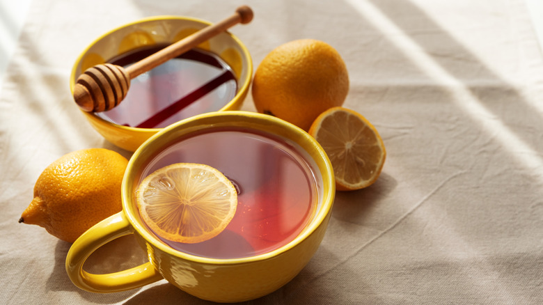 lemon tea with honey