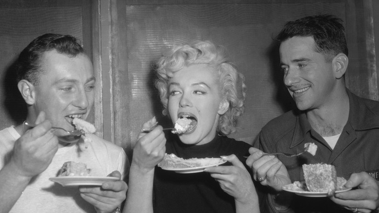 Marilyn Monroe eating