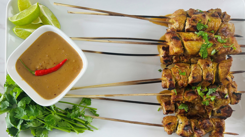 Pork satay skewers with peanut sauce