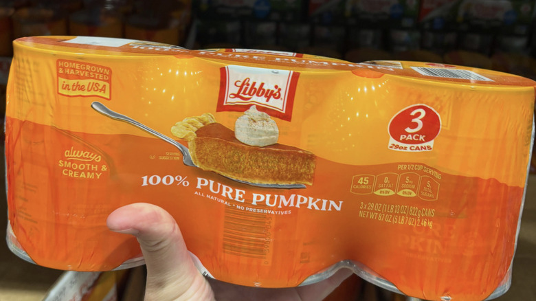 Customer holding Libby's Canned Pumpkin