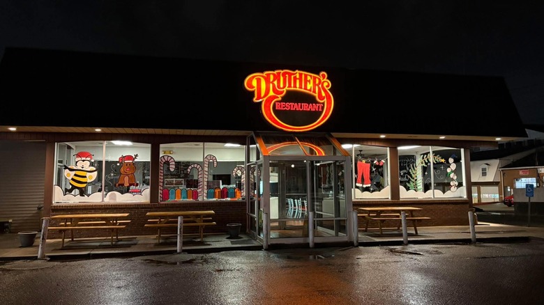 Exterior of Druther's Restaurant at night with neon signs and lights