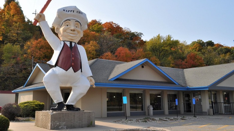 Exterior of Happy Chef restaurant with autumn trees and giant fiberglass chef statue