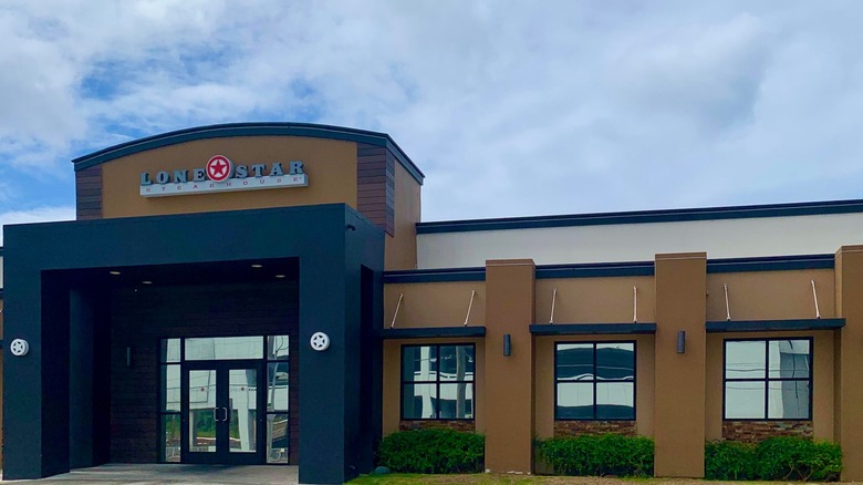 Exterior of Lone Star Steakhouse with cloudy blue sky