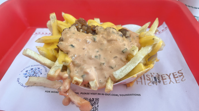 Animal style fries with sauce