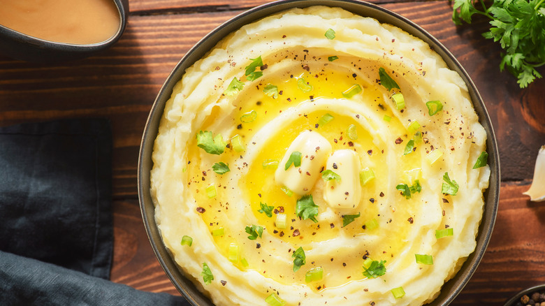 Mashed potatoes with butter sauce
