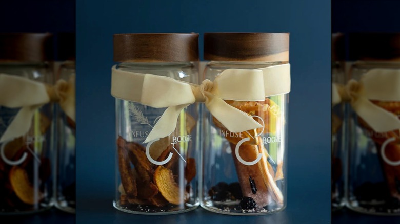 Infuse & Booze's bourbon infusion set