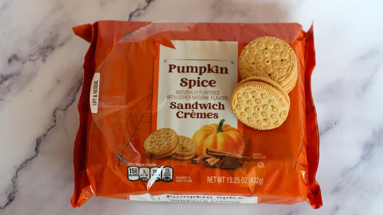 A package of Aldi Benton's Pumpkin Spice Sandwich Crèmes