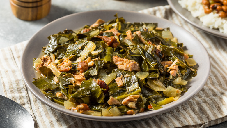Collard greens with pork and pepper