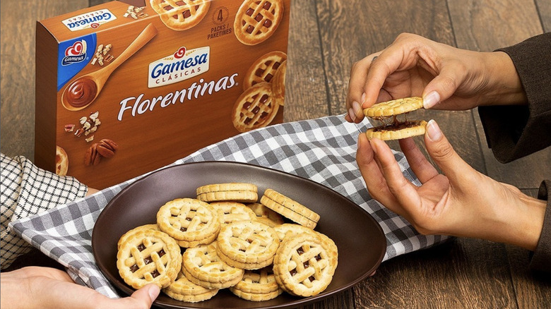 Gamesa Florentinas cookies on plate