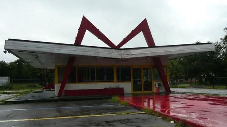 Old Milligan's Beefy Burgers restaurant in front of empty parking lot on a wet day