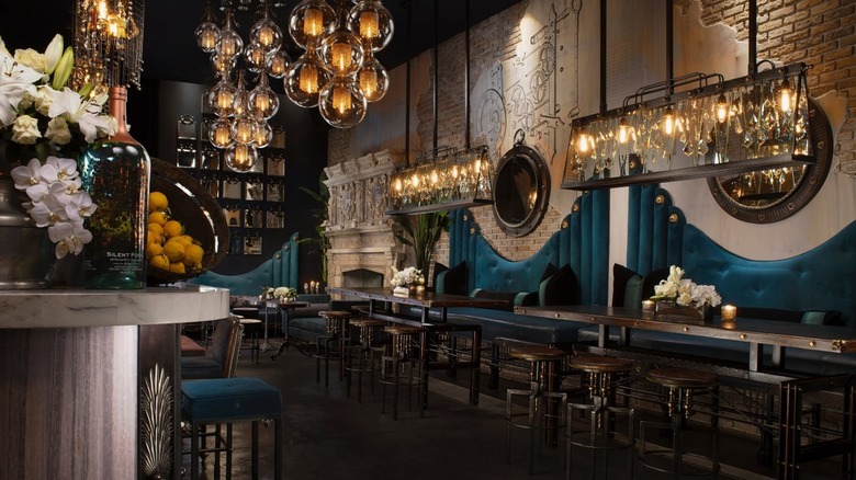 TomTom's steampunk and industrial interior with blue couches and bar chairs