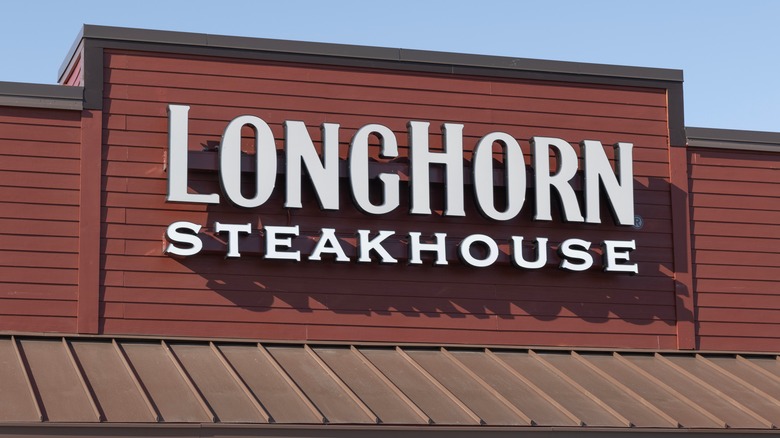Longhorn Steakhouse sign