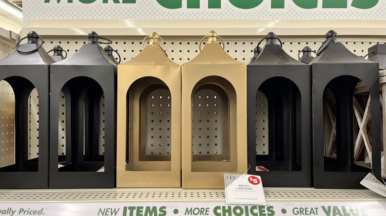 Metal lanterns in two colors