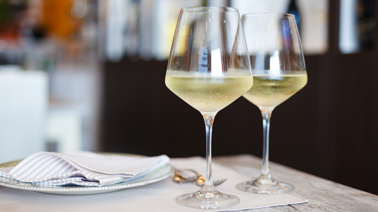 15 Cheaper White Wines That Taste Just As Good As Expensive Bottles