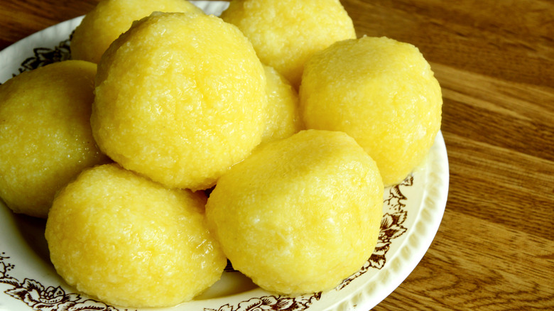 plate with kartoffelknödel