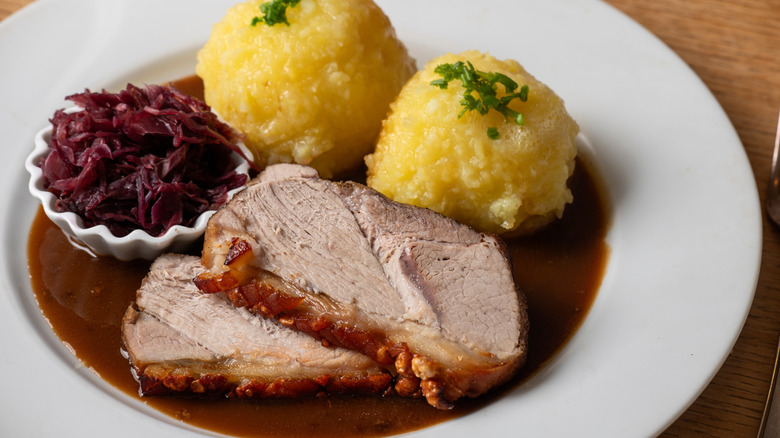 Schweinebraten with dumplings