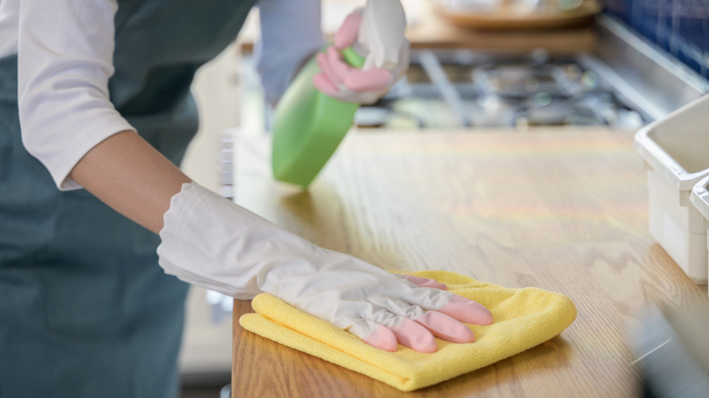 Cleaning kitchen counters